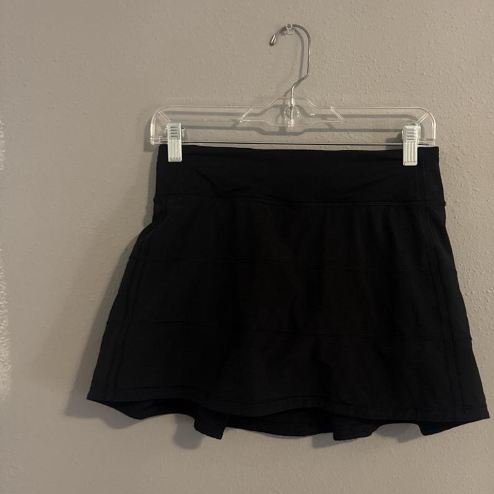 Lululemon pace rival skirt-long
size 4
worn few
no damage